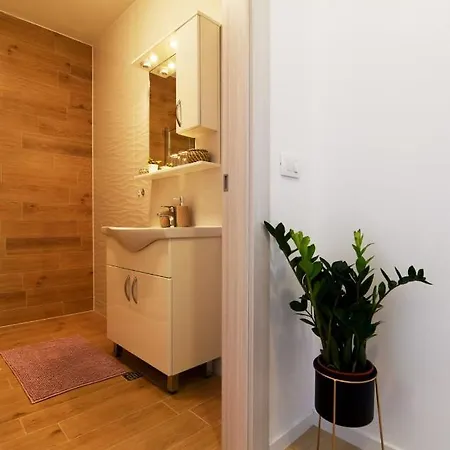 Luna Apartment *